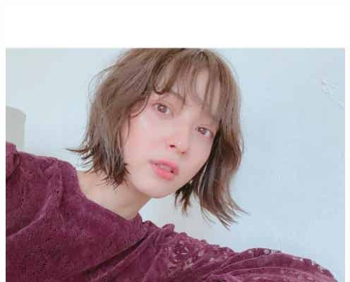 佐々木希“くしゅくしゅヘア”&ナチュラルショットに反響「透明感あふれてる」「美しすぎる」