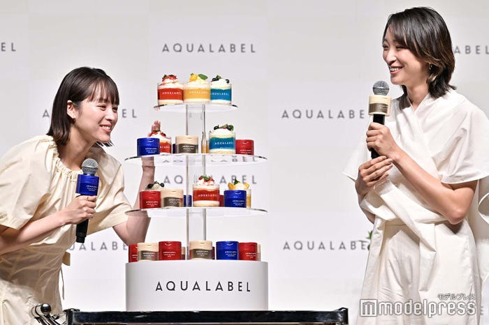 アフタヌーンティーに目を輝かせる清野菜名&杏(C)モデルプレス