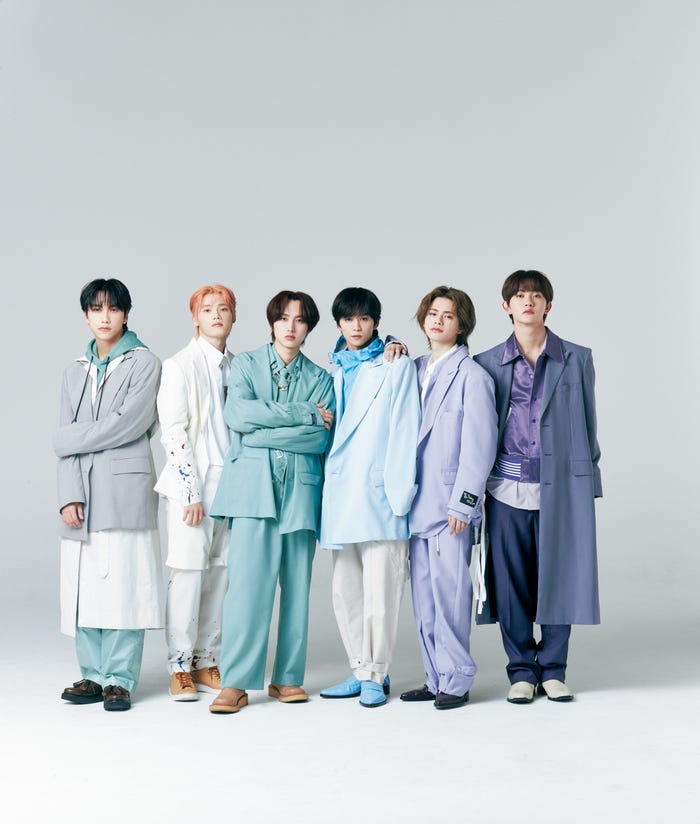 INI (写真提供:宝島社)