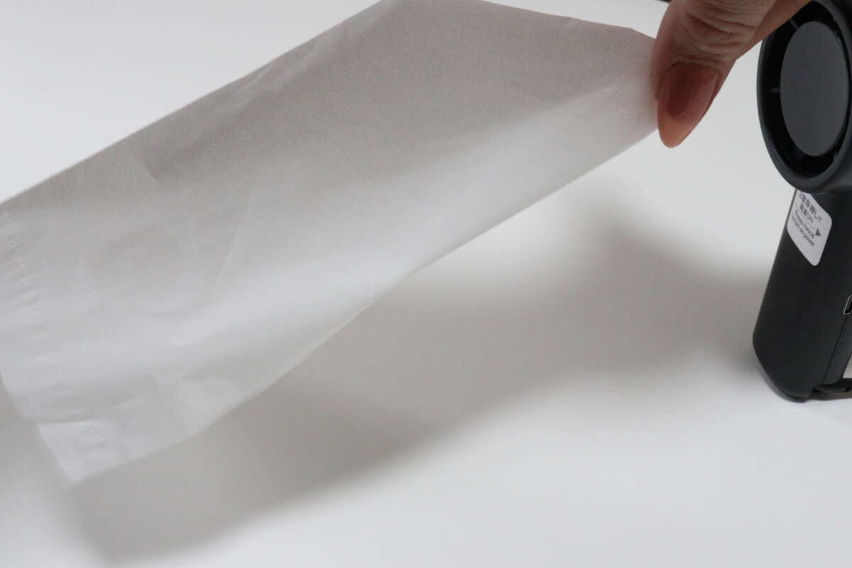 ミニファン(クリップスタンド付、ディスプレイ表示) 使用例 ミニファン(クリップスタンド付、ディスプレイ表示) 使用例