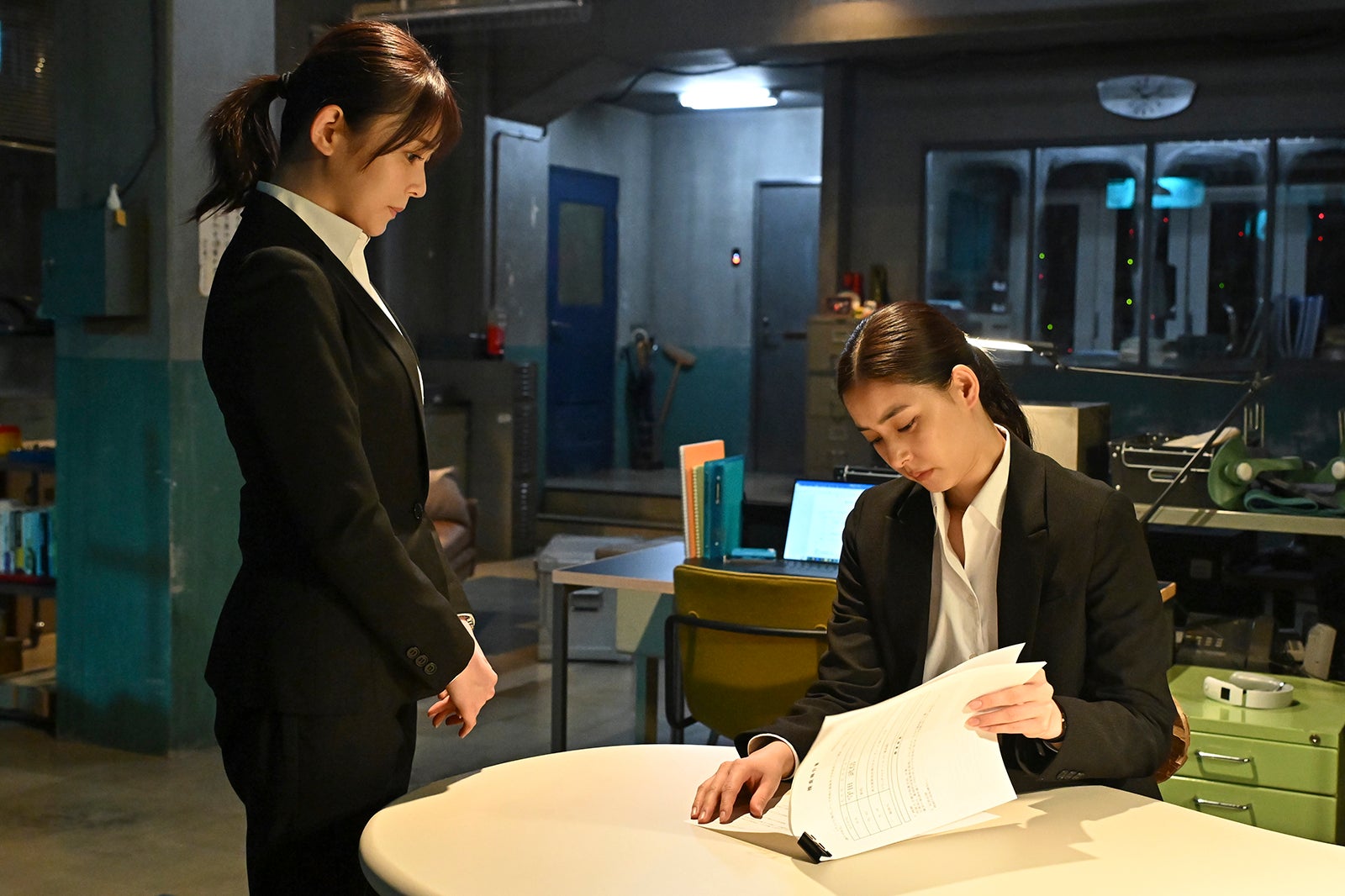 久間田琳加、新木優子「DOPE 麻薬取締部特捜課」第5話（C）TBS