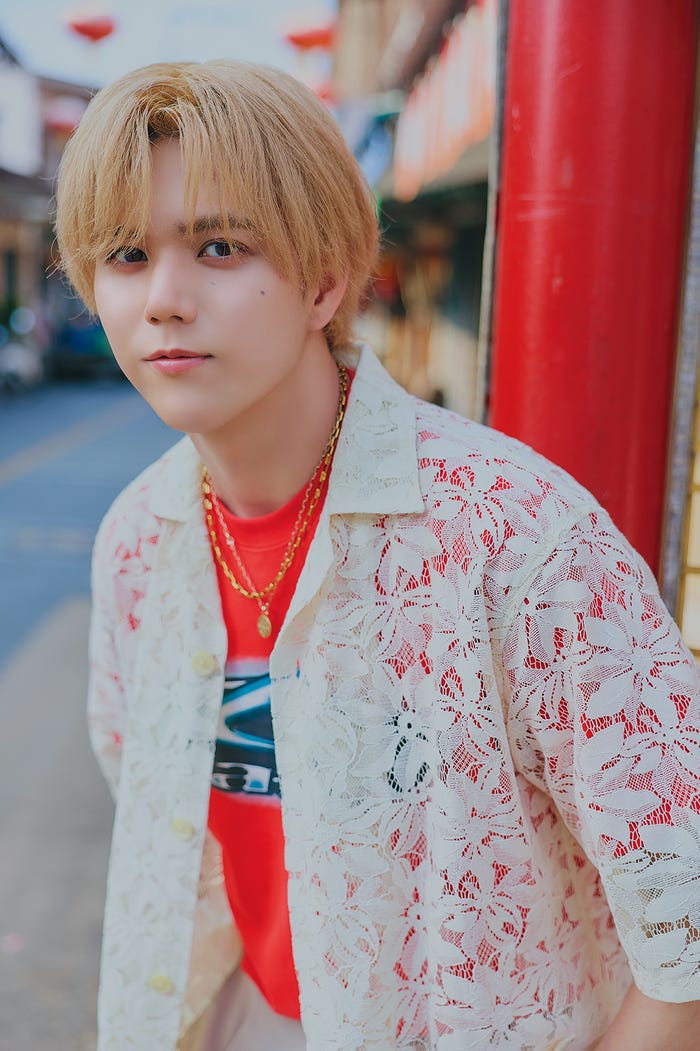 RAN/「MAZZEL 1st photobook with ZEAL」(提供写真)