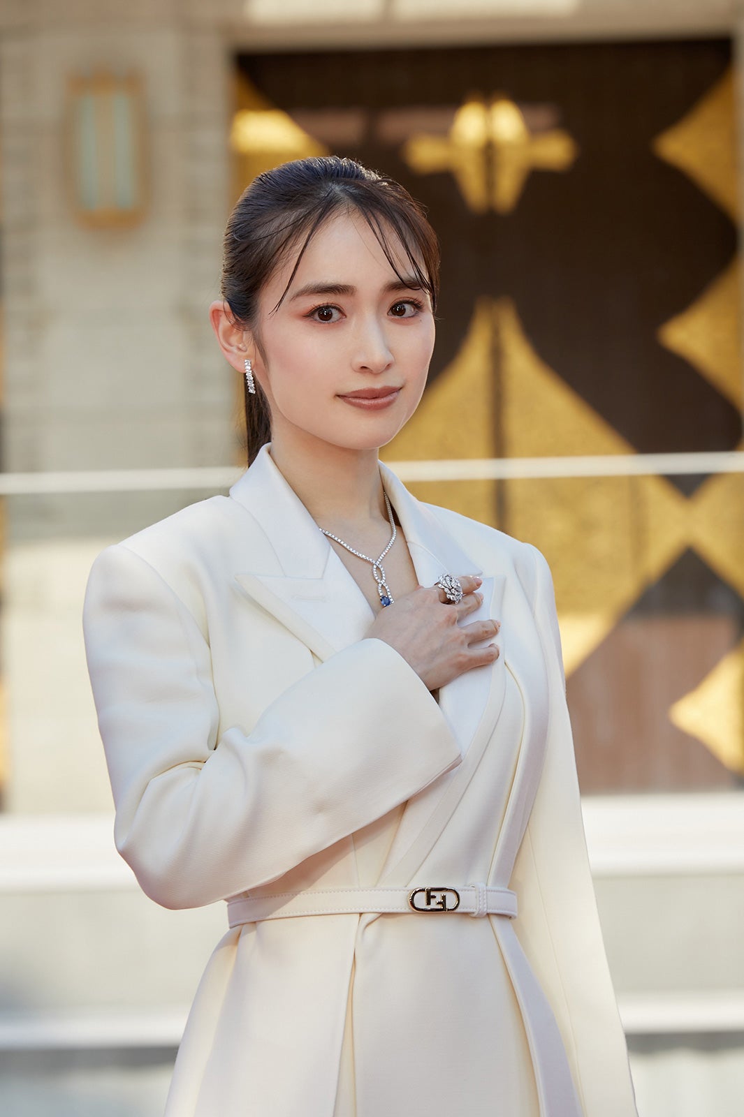 泉里香（C）Cartier