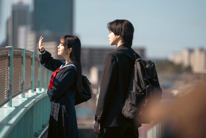 堀未央奈、吉野北人「遺書、公開。」(C)2024 映画「遺書、公開。」製作委員会(C)陽東太郎/SQUARE ENIX