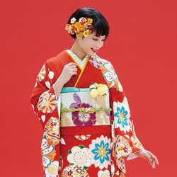 広瀬すず 美麗な振袖姿を披露 きもの文化体現に相応しい存在 モデルプレス