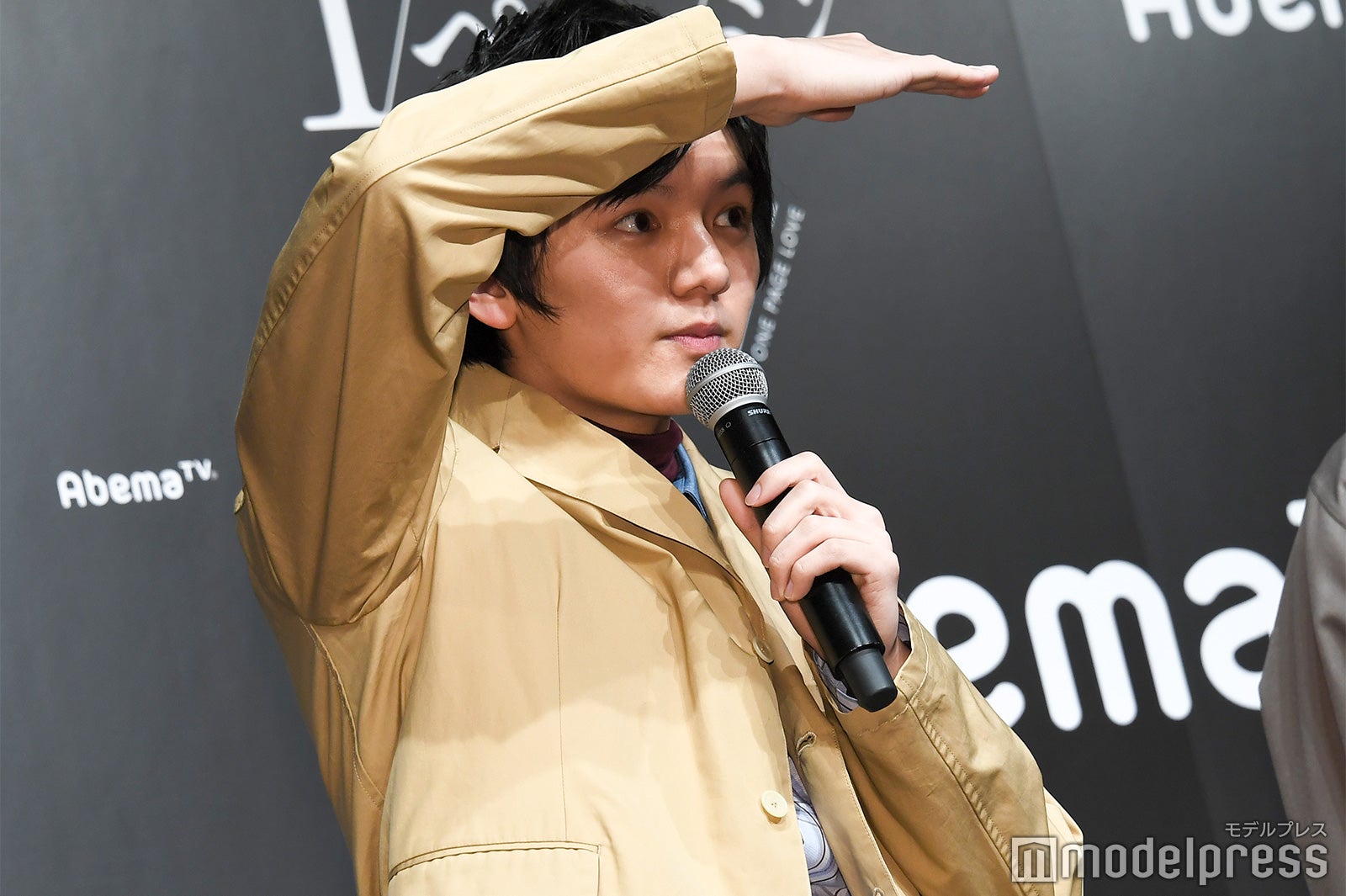 当選者を探す濱田龍臣 （C）モデルプレス