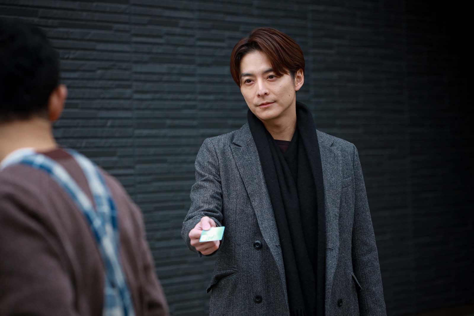 小池徹平「離婚しない男―サレ夫と悪嫁の騙し愛―」第4話より（C）テレビ朝日