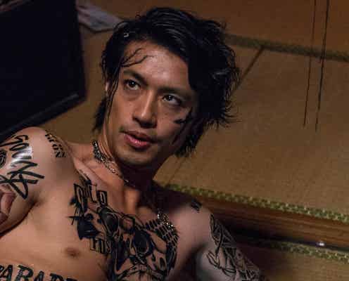 斎藤工、タトゥーまみれの衝撃ビジュアル 中川翔子も殺人鬼に