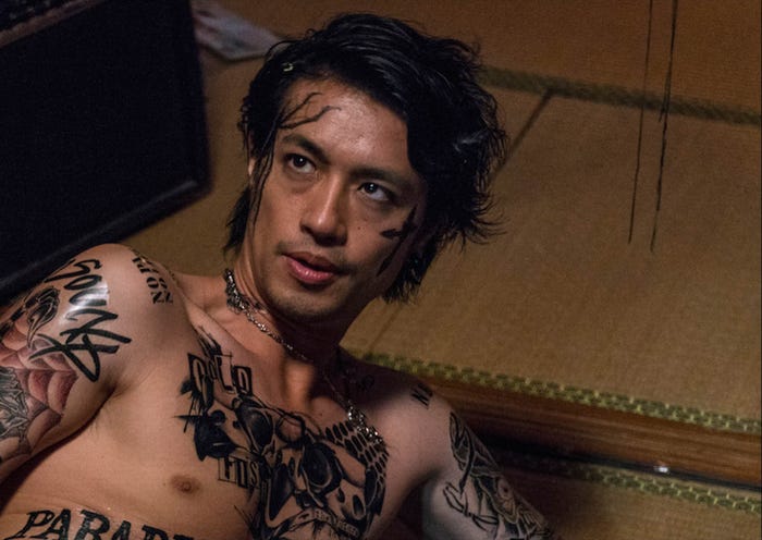 斎藤工 タトゥーまみれの衝撃ビジュアル 中川翔子も殺人鬼に モデルプレス 斎藤工 タトゥーまみれの衝撃ビジュアル 中川翔子も殺人鬼に モデルプレス