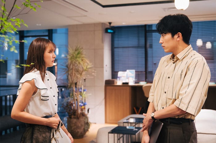 石川恋、杉野遥亮/「ユニコーンに乗って」第8話より(C)TBS