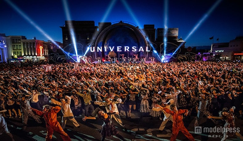 USJ、ゾンビ3000体がハロウィーンに熱狂　一斉ダンスで大興奮／画像提供：ユー・エス・ジェイ【モデルプレス】