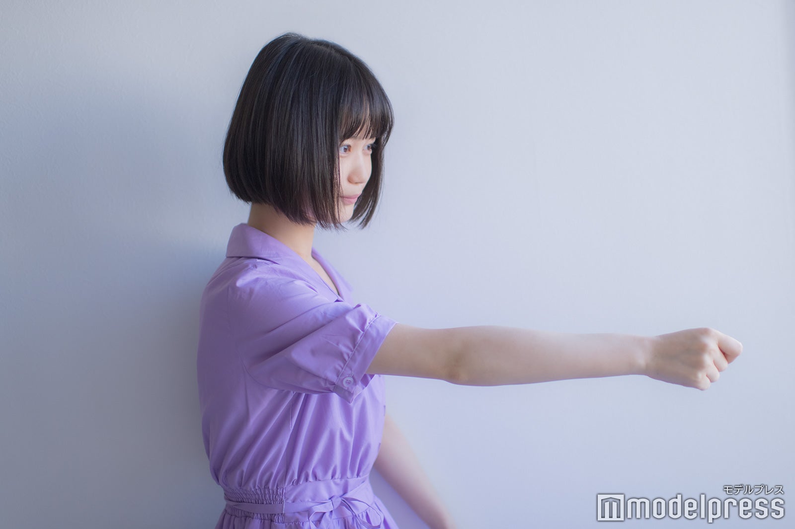 「好きなポーズで」とお願いしたら“日本舞踊ポーズ”を披露してくれました（C）モデルプレス