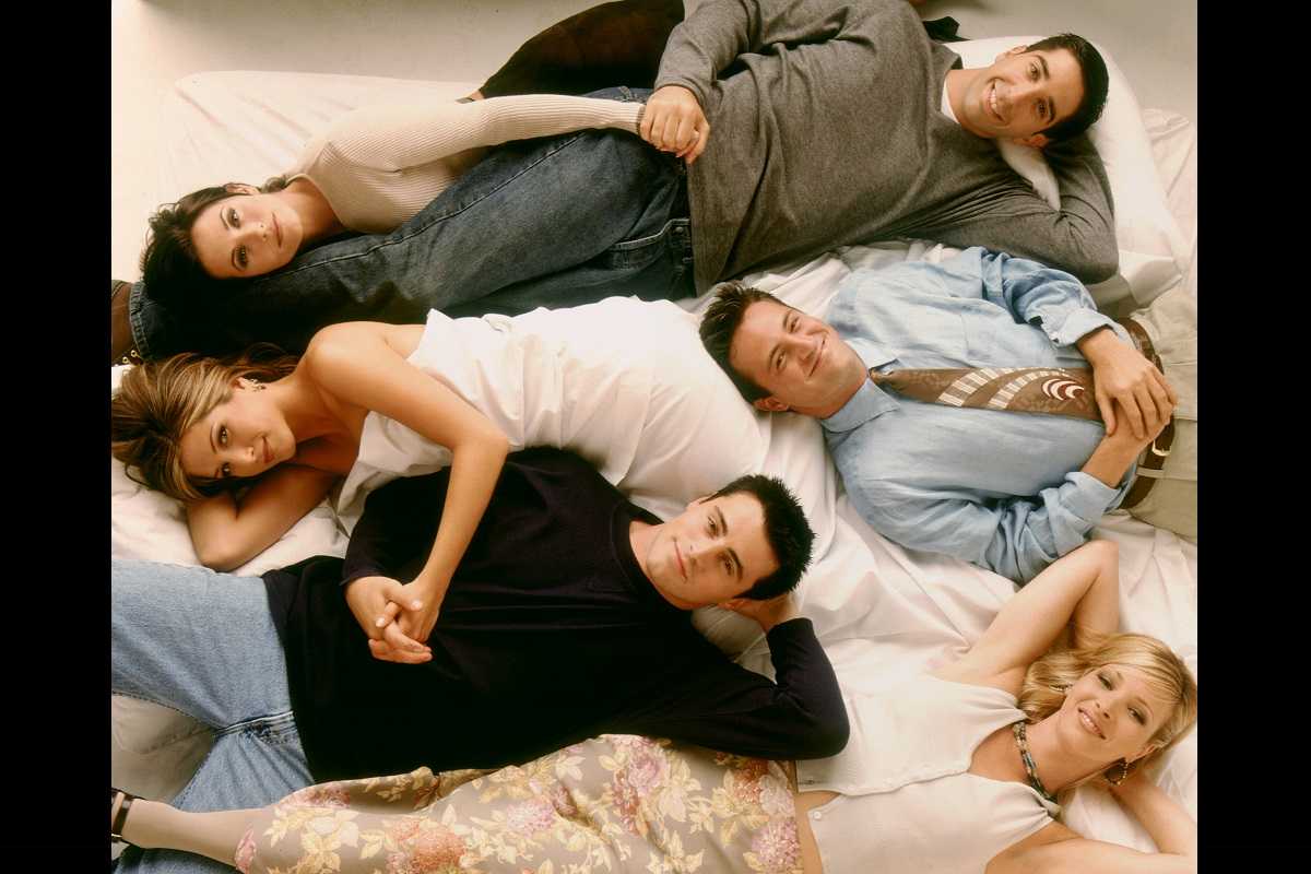 フレンズ ザ リユニオン マシュー ペリーに寄せられた中傷コメントに監督がフォロー モデルプレス