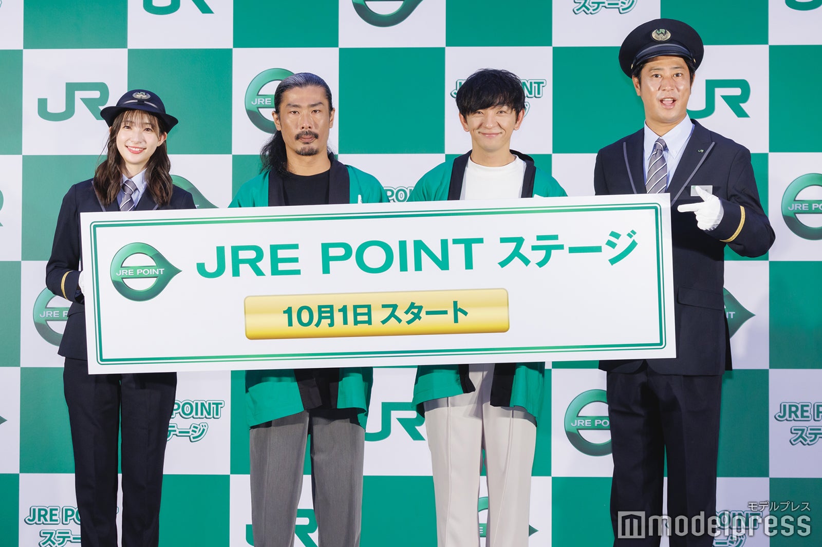 （左から）足立梨花、菅良太郎、向井慧、尾形貴弘（C）モデルプレス