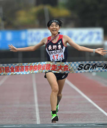 【高校駅伝】長野東が完全Vで連覇達成！1区から一度もトップ譲らず 3区のエース・真柴が驚異的な区間新記録 雨の都大路で高速レース制す
