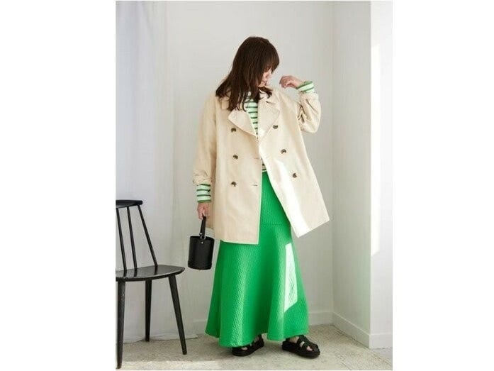 鮮やかなグリーンのボーダーカットソー＆スカートでフレッシュに　出典：WEAR