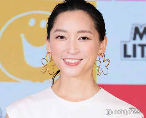 杏、誕生日迎えバースデーケーキショット公開 意外な人物の“アクスタ”登場「2度見した」「笑っちゃいました」と反響