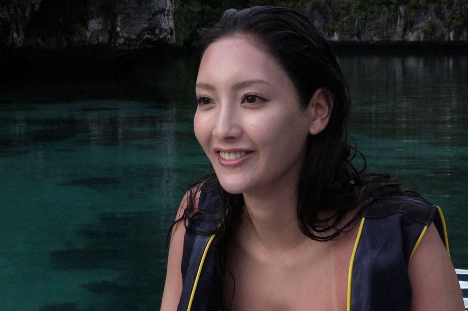 “ほぼスッピン”の菜々緒に初密着、パラオ一人旅で知られざる“素顔”を解放