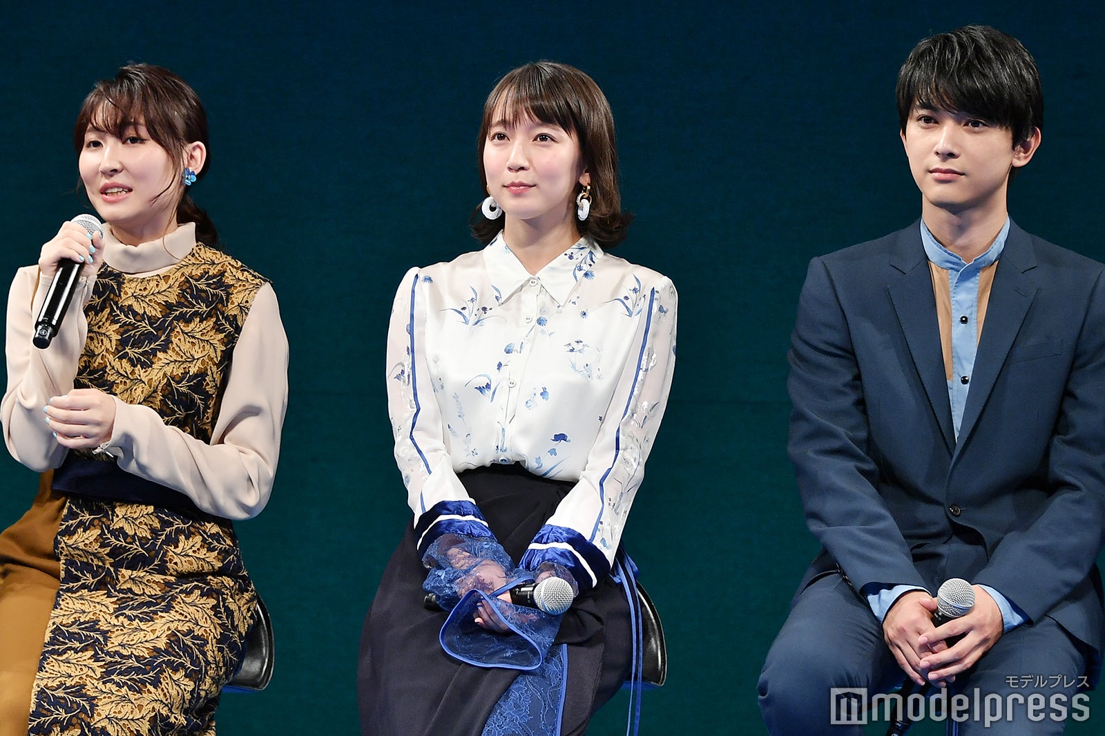 （左から）若山詩音、吉岡里帆、吉沢亮 （C）モデルプレス