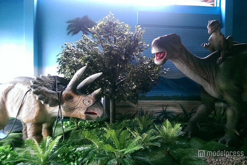 ステゴザウルスたちも全て動く／画像提供：TKファクトリー