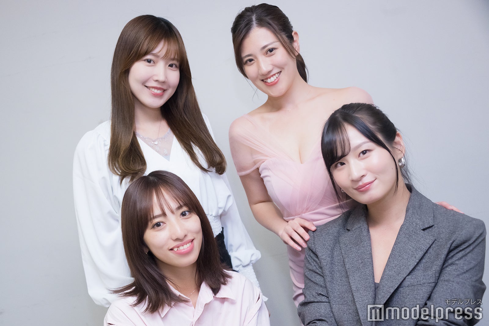 （前列左から）高梨瑞樹、清瀬汐希（後列左から）三葉みる、草野綾、（C）モデルプレス