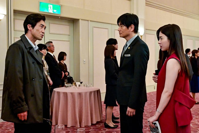 井浦新、吉高由里子/「最愛」第9話より(C)TBS