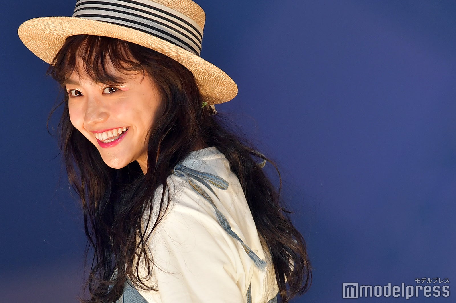 松井愛莉、満開の笑顔を弾けさせた＜札幌コレクション2018＞