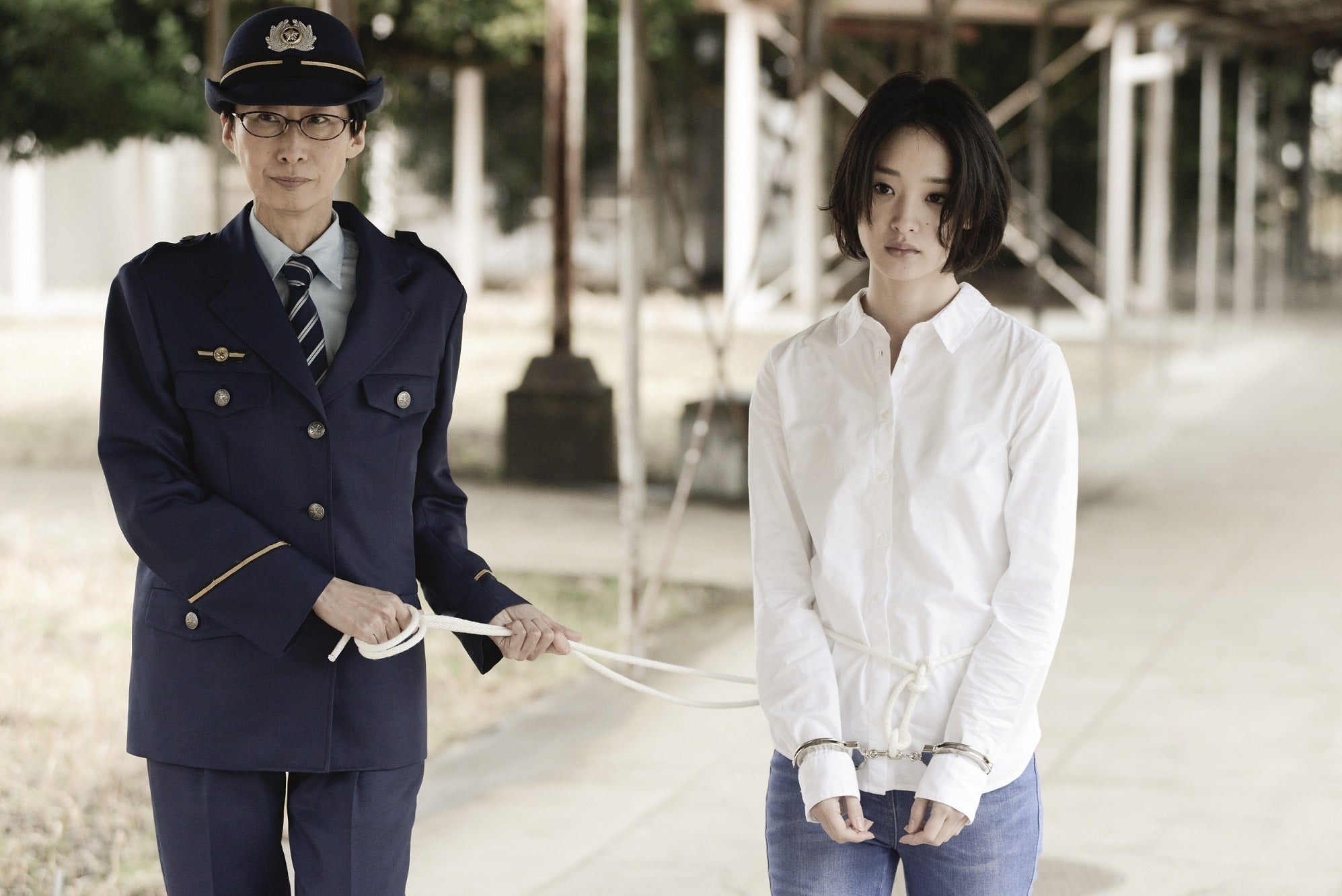 （右）剛力彩芽（C）テレビ朝日