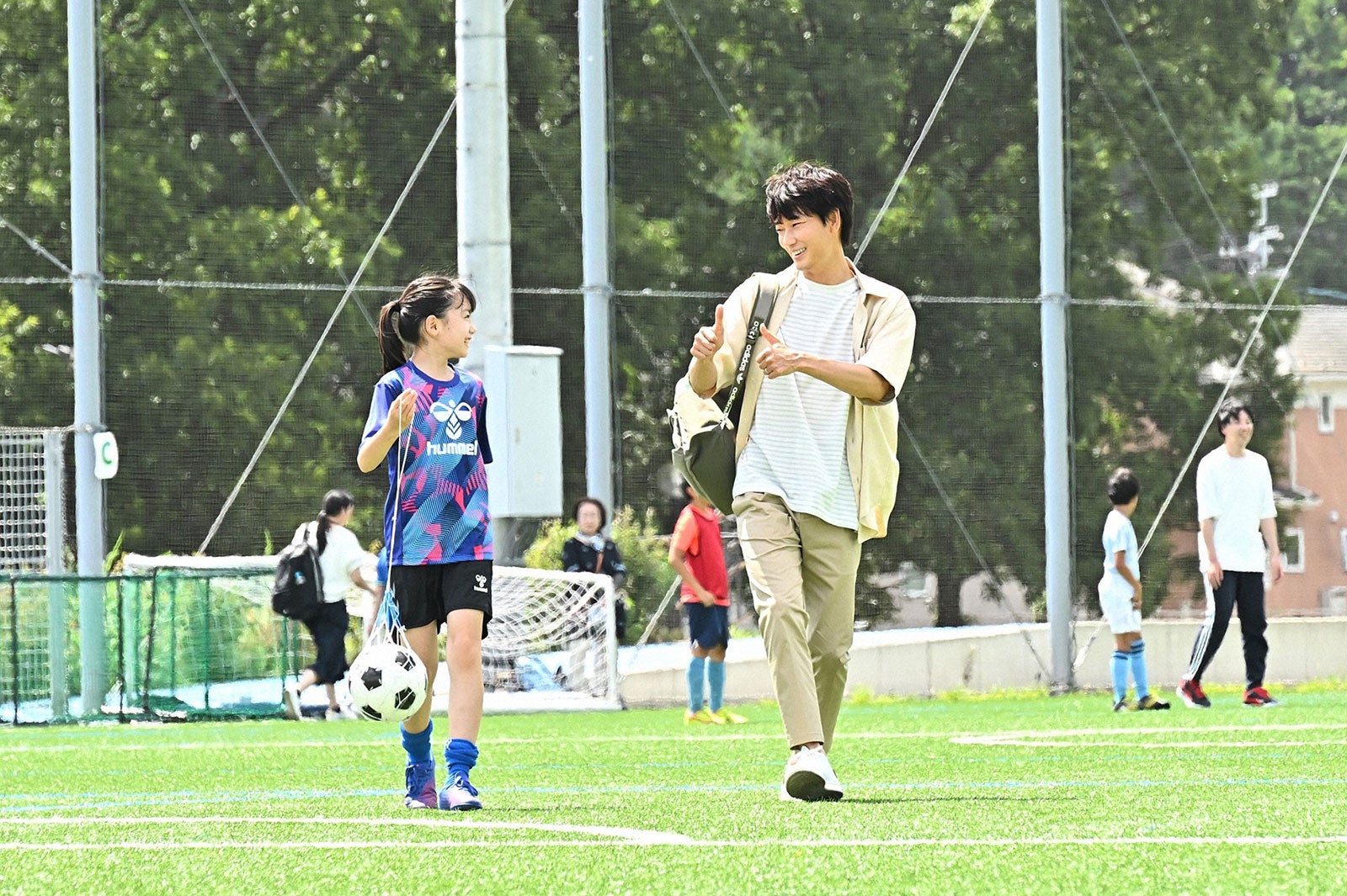 稲垣来泉、綾野剛／「オールドルーキー」第6話より（C）TBS