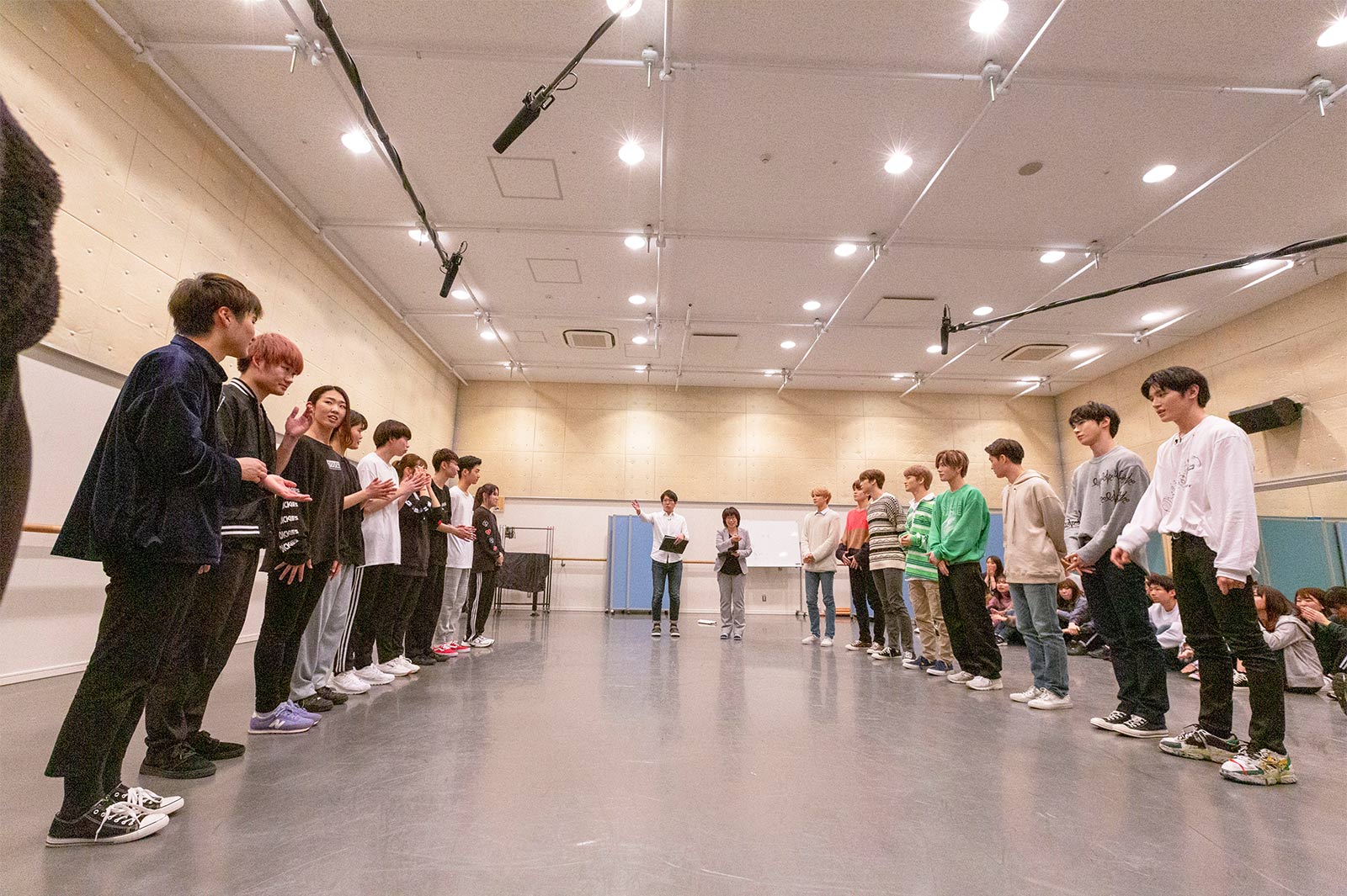 学生たちと初対面したNCT 127 （C）Abema TV