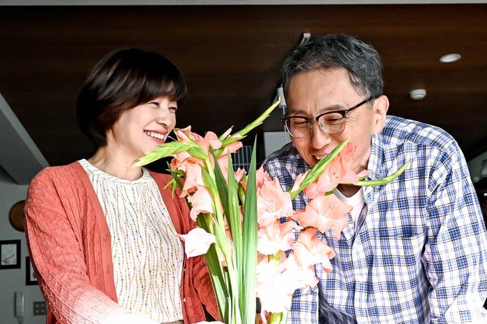 八木亜希子、松重豊/「持続可能な恋ですか?~父と娘の結婚行進曲~」第5話より(C)TBS