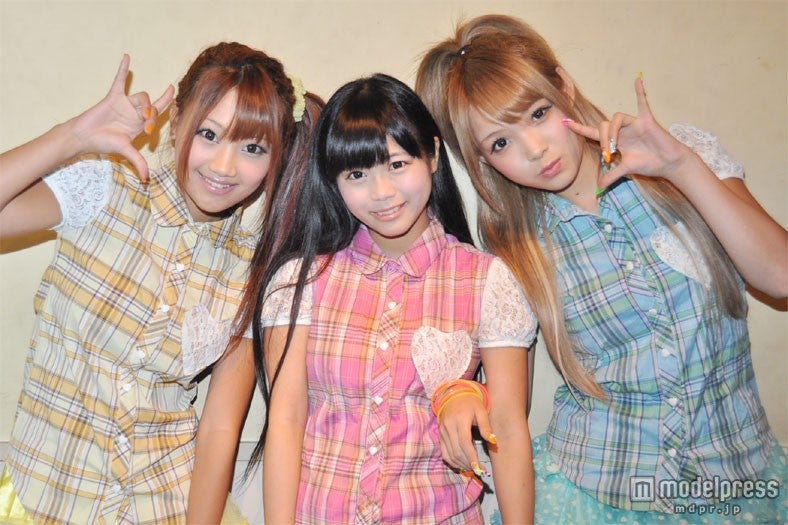 GALDOLL（ギャルドル）左から：坂井じゅの、たすたすりょおたす～♪、江崎ななほ