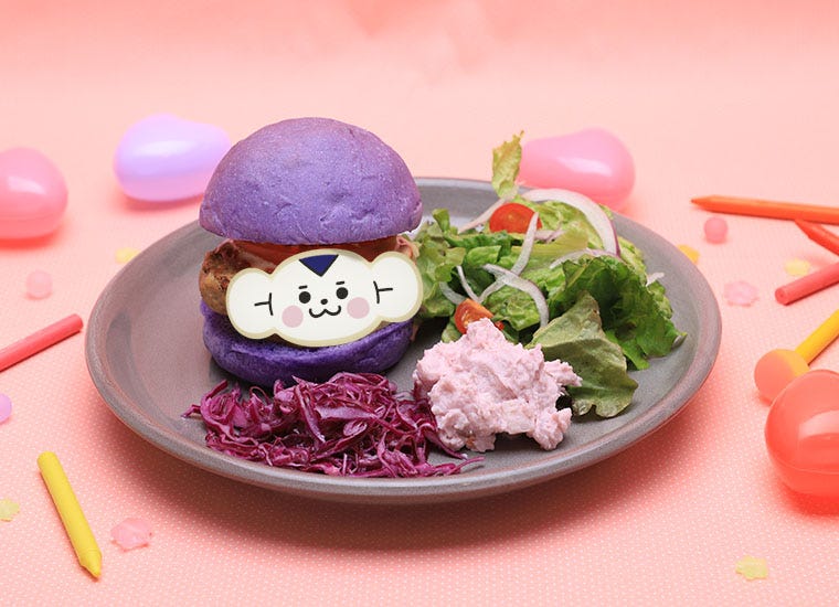 「WDZYカフェ」渋谷に限定オープン、紫バーガーやピンクカレーなどカラフルなメニュー揃い