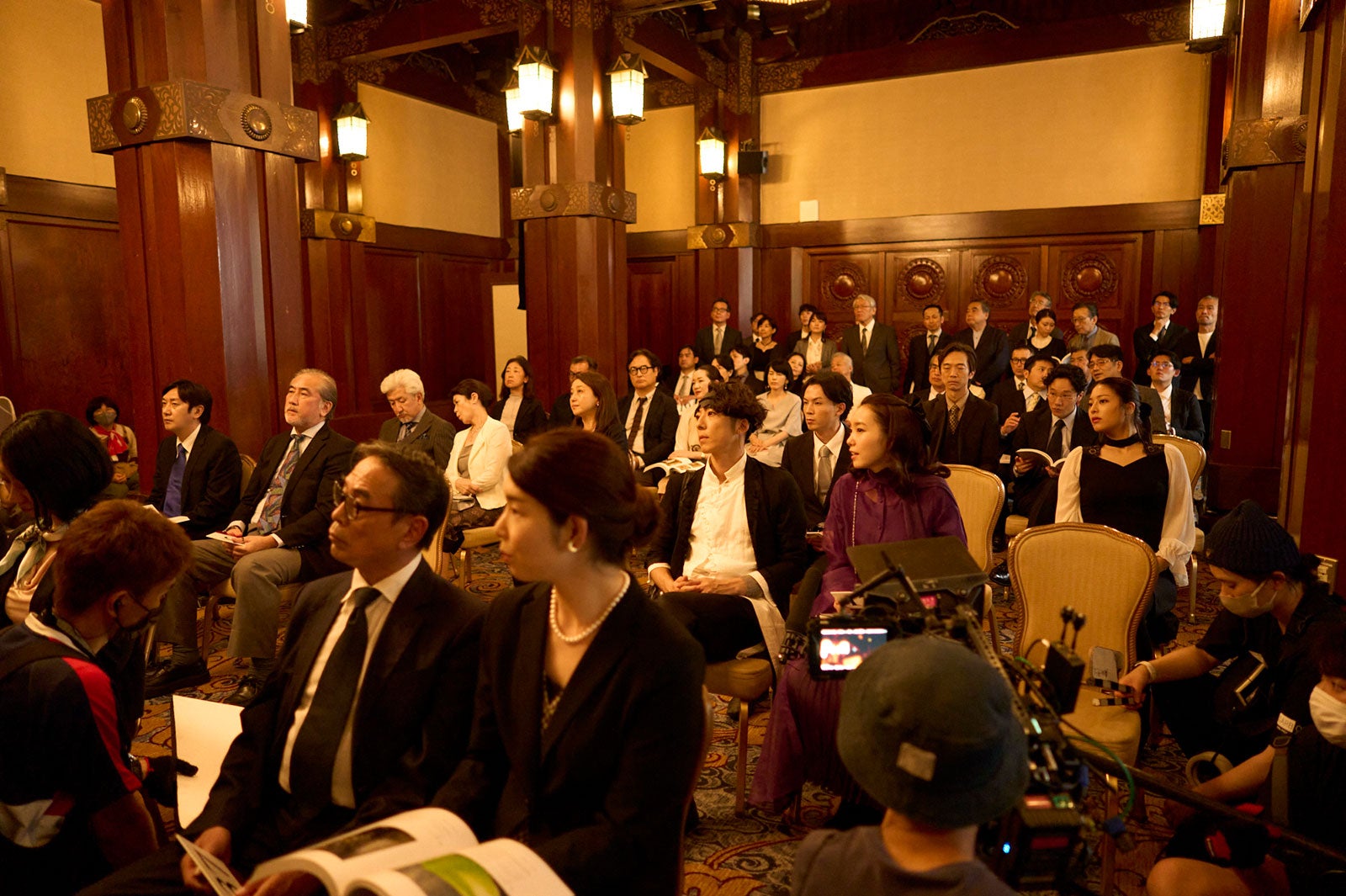 高橋一生、飯豊まりえ（C）2023「岸辺露伴 ルーヴルへ行く」製作委員会（C）LUCKY LAND COMMUNICATIONS／集英社