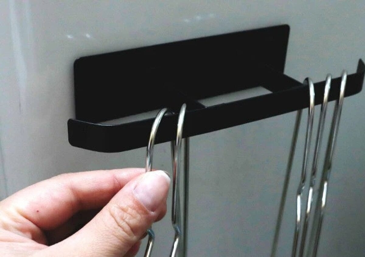 ダイソー　洗濯機横マグネットハンガー