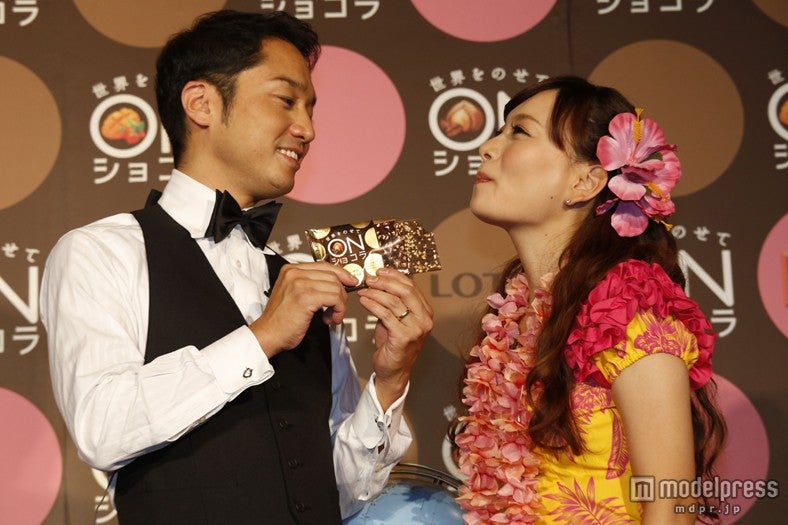 （左から）小崎陽一さん、保田圭