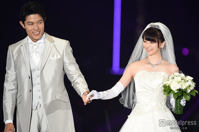 香里奈 鈴木亮平 ウエディング姿でランウェイ お似合い 2ショットに観客うっとり Tgc15a W モデルプレス 香里奈 鈴木亮平 ウエディング姿でランウェイ お似合い 2ショットに観客うっとり Tgc15a W モデルプレス