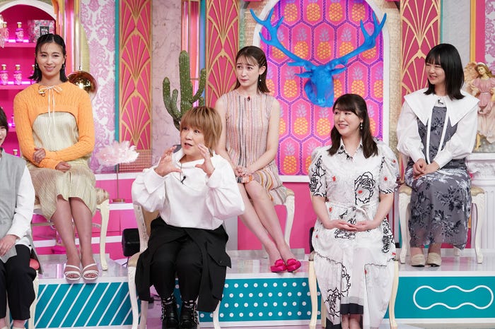 (左から)高橋ユウ、松本梨香、藤井サチ、安めぐみ、イワクラ(C)日本テレビ
