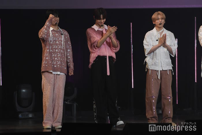 アリーナツアー決定に喜ぶFUMA、EJ、YUMA(C)モデルプレス