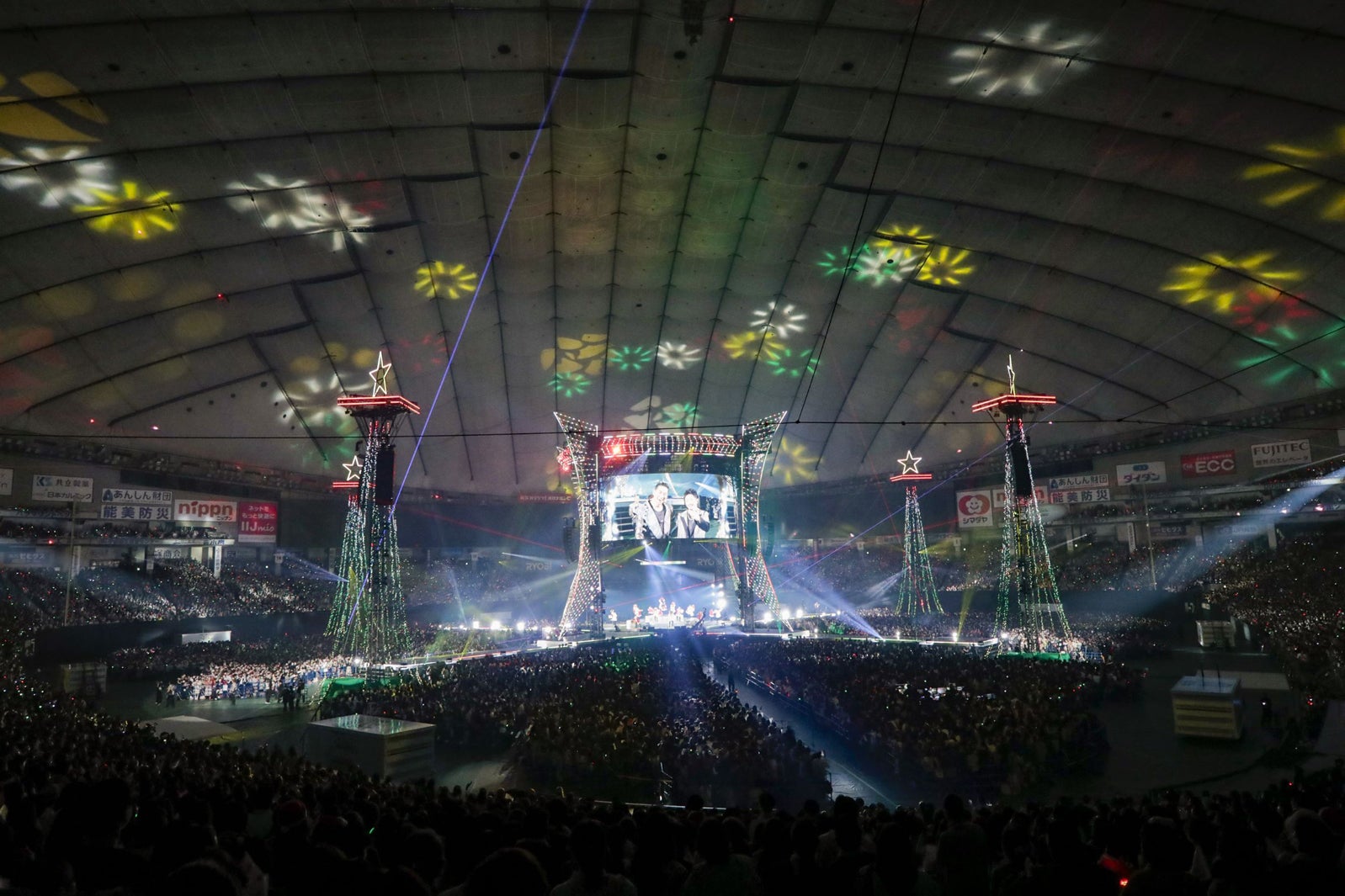 「EXILE LIVE TOUR 2022 “POWER OF WISH”～Christmas Special～」より（提供写真）