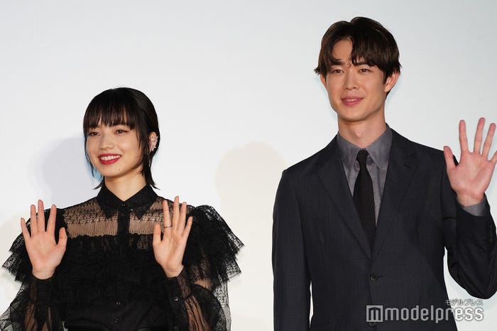 小松菜奈、宮沢氷魚(C)モデルプレス