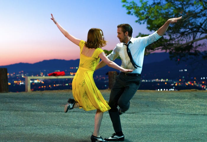 「ラ・ラ・ランド」ワンシーン(C)EW0001: Sebastian (Ryan Gosling) and Mia (Emma Stone) in LA LALAND.Photo courtesy of Lionsgate.