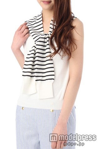 肩掛け風ノースリニット　オフホワイト「MINIMUM」5,994円(税込)