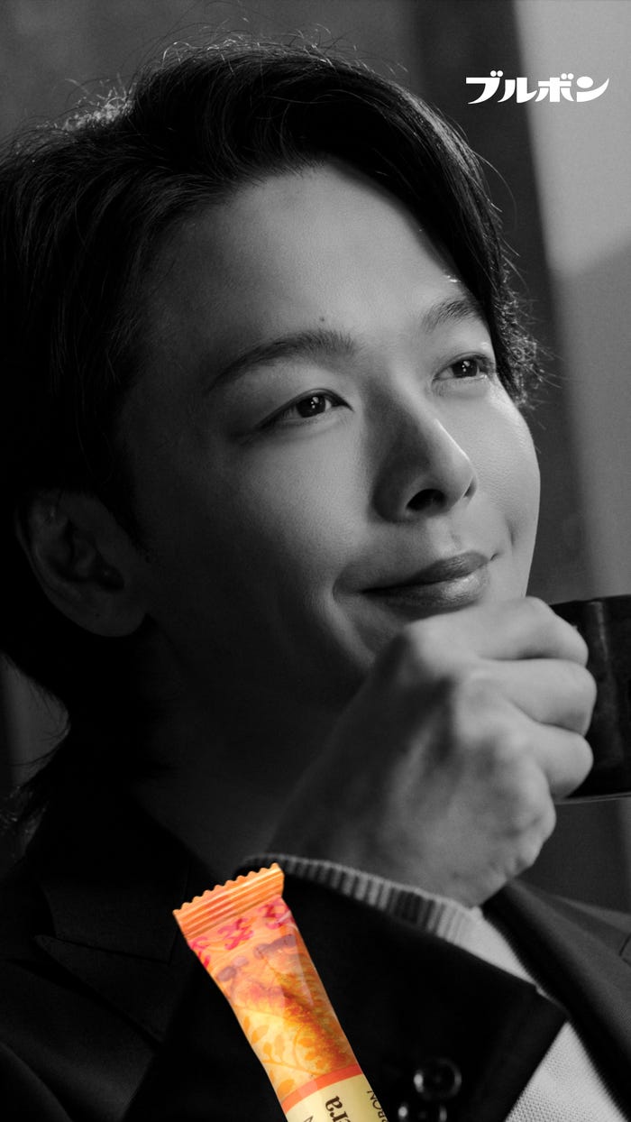 中村倫也/ブルボン新WEB CMオリジナルビスケット「ルーベラ」篇より(提供写真)