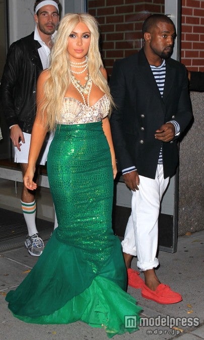 キム・カーダシアンは緑のマーメイド　セレブのハロウィーンファッション【2】