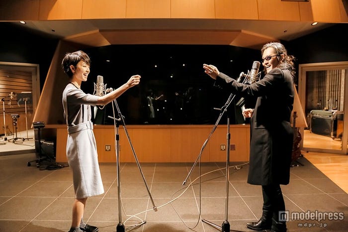 (左から)剛力彩芽、石井竜也