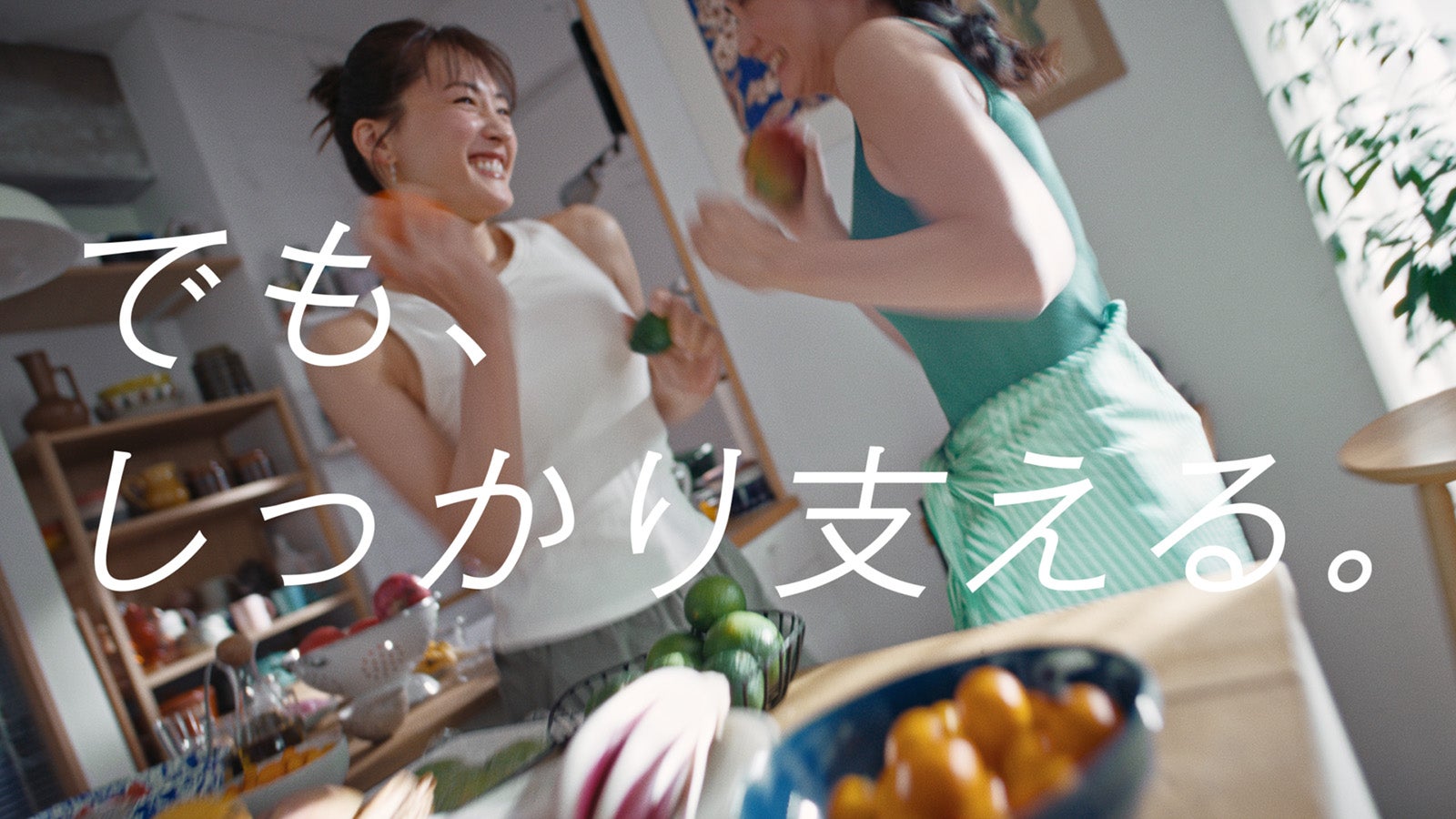 （左）綾瀬はるか （提供写真）