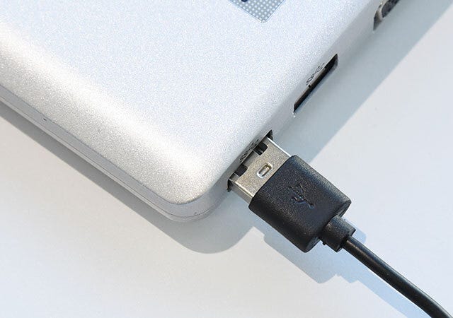 パソコン　USB　ポート　給電
