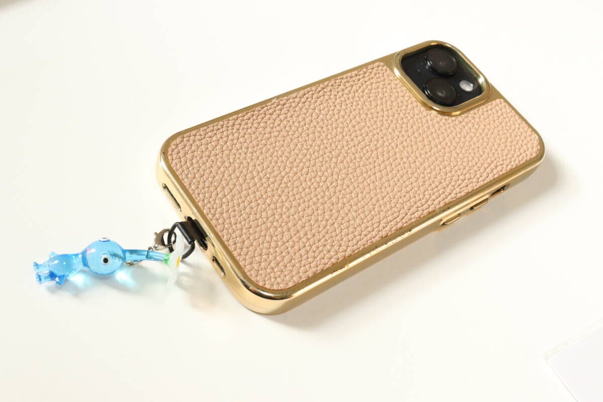 セリアの高見えスマートフォンストラップホルダー