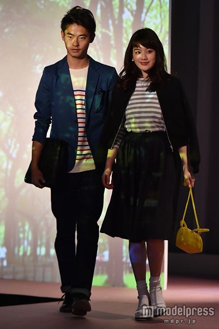 筧美和子（右）